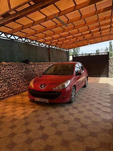70 сом: Peugeot 207: 2010 г., 1.3 л, Кол менен иштөөчү, Бензин, Хетчбек — 10