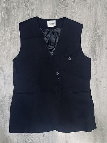 dc dc: 1.Жилет: - Цвет: черный - Прямой крой, V-образный вырез - Застежка на — 1