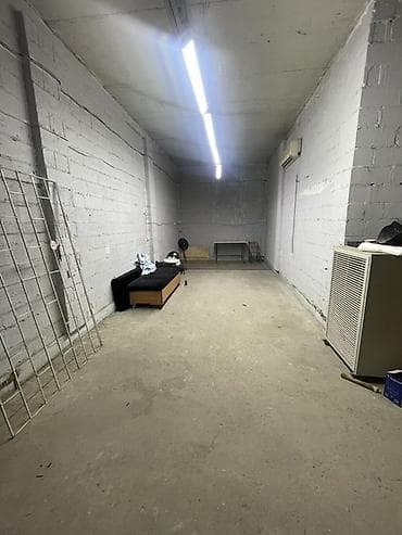 аренд магазин: Сдаю склад в частном доме. 
8 на 3.5 размер. 
28 кв метр — 1