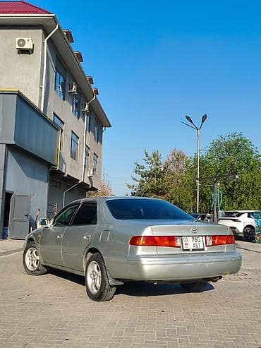 Toyota Camry: 1999 г., 2 л, Автомат, Газ, Седан