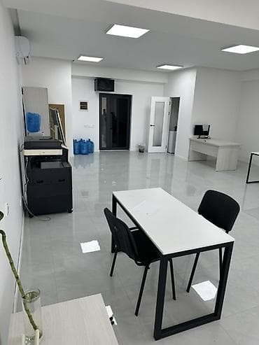 open space: Аренда офисов, 92 м², В бизнес центре, С видом на горы, 1 линия, С оборудованием — 3