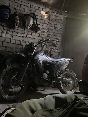 водный мото: Эндуро/кросс мотоцикл с одноцилиндровым 4‑тактным двигателем — 1