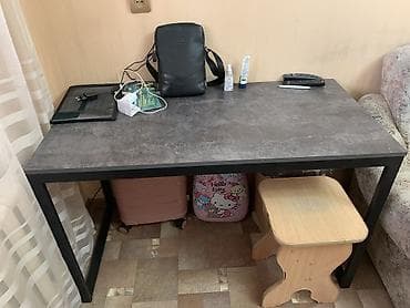 двуспальные деревянные кровати: Двуспальная кровать с высоким полукруглым изголовьем. - Размер — 6