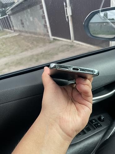 tab s 8: Samsung Galaxy S22 — 6
