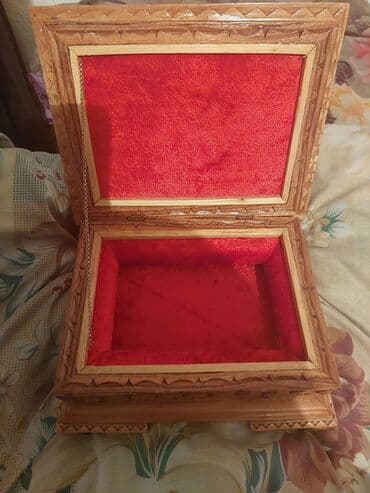 Резная деревянная шкатулка - Материал: массив дерева, покрытие лаком at lalafo.kg Резная деревянная шкатулка - Материал: массив дерева, покрытие лаком