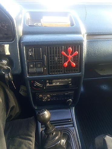 Audi 100: 1987 г., 1.8 л, Механика, Бензин, Седан