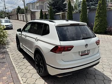 Volkswagen Tiguan: 2020 г., 2 л, Бензин, Кроссовер — 9