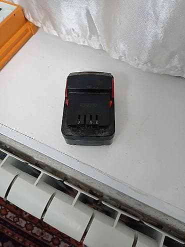 Куплю зарадное устройство Аккумуляторный блок для электроинструмента -