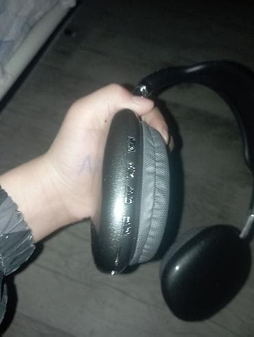 Наушник почти новый