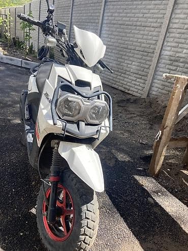 Скутер/мопед класса 50–150 см³ с внедорожным стилем - Кузов — 3