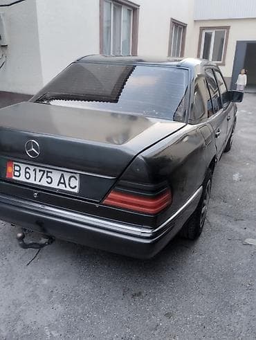 camry 2020: Mercedes-Benz W124: 1989 г., Механика, Бензин, Седан — 5