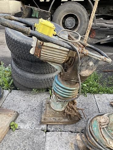 Вибронога (трамбовка) электрическая HCD80 Описание: - Тип