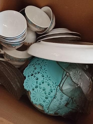 dish sets: Набор посуды в коробке, разнородный микс. Состав по фото: - — 3