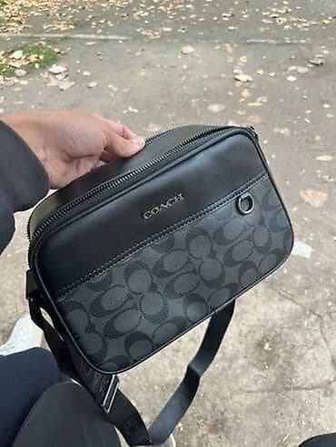 Сумка через плечо COACH - Компактная кросс-боди/слинг в классическом