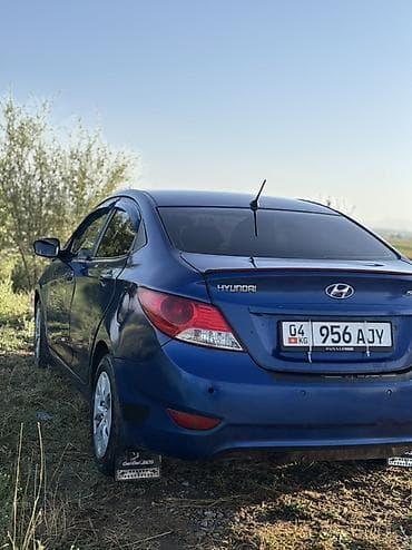 Hyundai Solaris: 2012 г., 1.4 л, Механика, Бензин, Седан