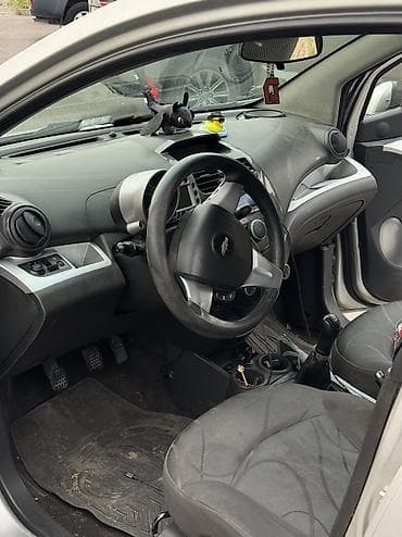 spark shevralet: Chevrolet Spark: 2012 г., 1.2 л, Механика, Бензин, Хэтчбэк — 9