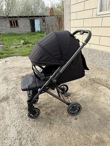 детские коляски бу бишкек: Прогулочная коляска компактного формата, черного цвета. Использовали — 1
