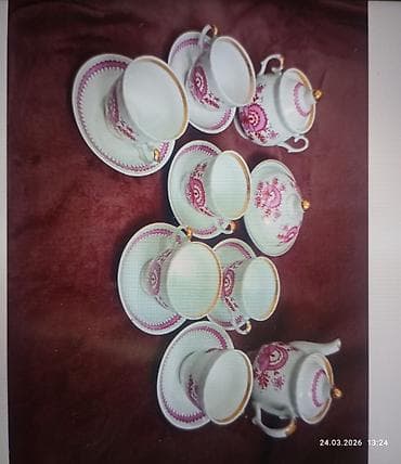 фарфоровые: Фарфоровый чайный сервиз с розовым цветочным узором и золотистой — 1