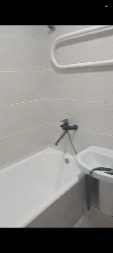 сдаю квартиру 8 микрорайон: 2 комнаты, 44 м², 104 серия, 1 этаж — 4