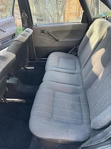 есть вложение: Volkswagen Passat: 1988 г., Седан — 7