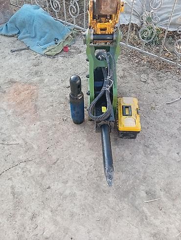 отбойный молоток продаю: Гидромолот HW680 для экскаватора - Модель: HW680 (указана на корпусе) — 2