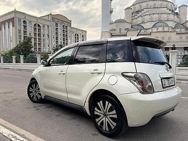 портер рядом: Toyota Ist: 2003 г., 1.5 л, Автомат, Бензин, Хэтчбэк — 9