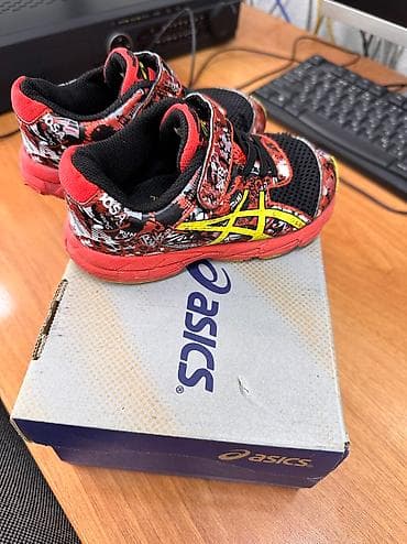 крассовки asics: Супер легкие кроссовки ASICS оригинал. ребенок не захочет снимать — 1