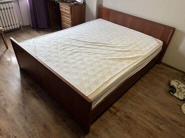 Двуспальная кровать, Б/у, С матрасом, длина - 200 см