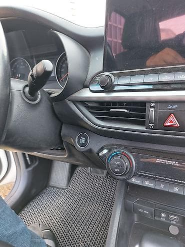 Kia Cerato: 2018 г., Бензин, Седан — 6