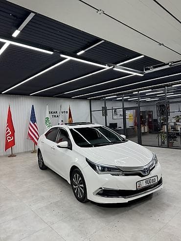 Toyota Corolla: 2018 г., 1.8 л, Гибрид, Седан