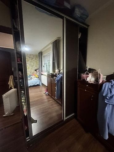 third edition solutions: Шкаф-купе с зеркальными раздвижными дверями + деревянный комод с — 1