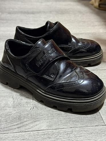 Отдам за 2 литра сока любимый размер 32 Лаковые черные туфли с at lalafo.kg Отдам за 2 литра сока любимый размер 32 Лаковые черные туфли с