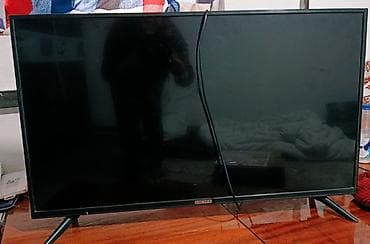 Телевизор GOLDER, диагональ ориентировочно 32–40". Особенности: -