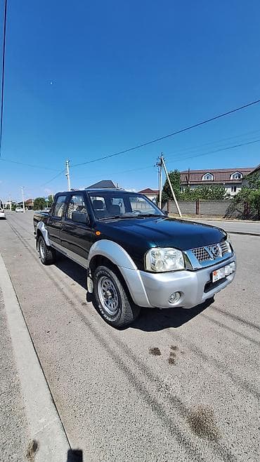 Nissan Navara: 2015 г., 2.4 л, Механика, Бензин, Пикап — 5