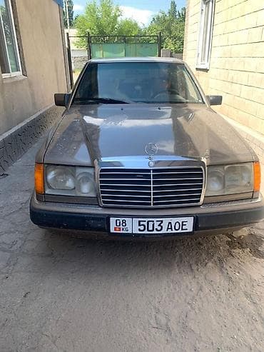 Mercedes-Benz W124: 1990 г., Седан