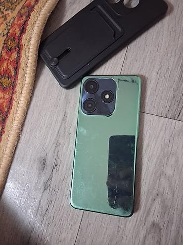 Tecno Spark, Б/у, 64 ГБ, цвет - Зеленый