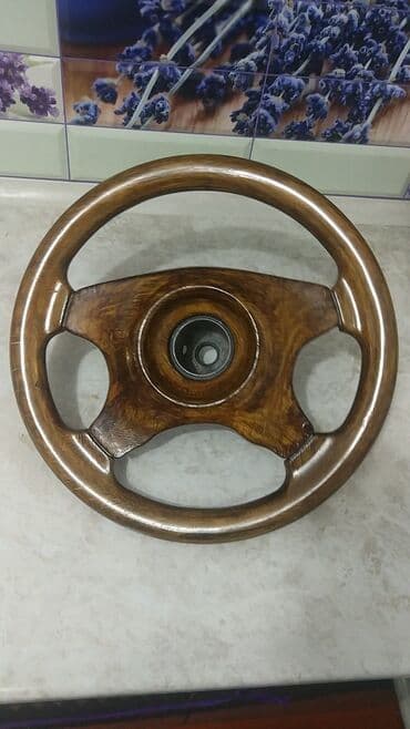Руль деревянный на Мерседес Бенц. Можно насадку поменять и на другие