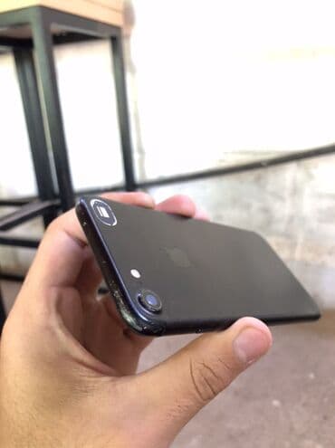 apple ноудбук: IPhone 7, Черный — 7