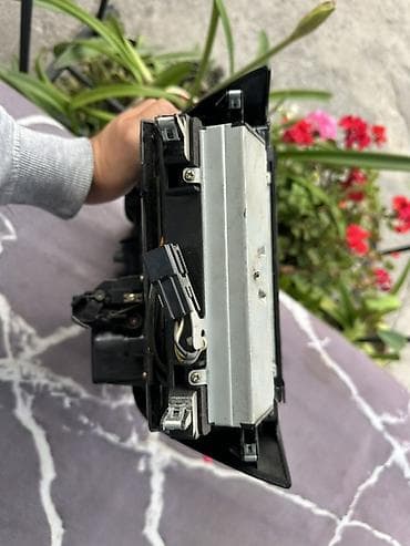 Детали салона: Сenter console Toyota Б/у, Оригинал, Япония — 3