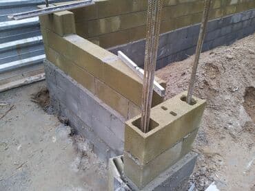 Укладка пескоблока. заливка фундамента под забор монтаж забора под at lalafo.kg Укладка пескоблока. заливка фундамента под забор монтаж забора под