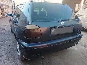Продажа авто: Volkswagen Golf: 1993 г., 1.6 л, Механика, Бензин, Хэтчбэк — 2