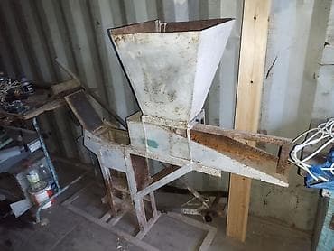 плесос строительный: Самодельный металлический кирпичный станок с бункером Описание: - — 1