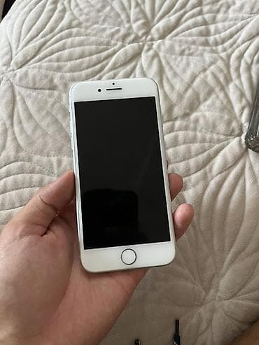 часы спортивеые: IPhone 8, Б/у, 64 ГБ, Белый, Чехол, 78 % — 2