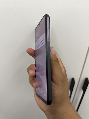 задаю: Poco Apple M5, Б/у, 64 ГБ, цвет - Черный, 2 SIM — 1