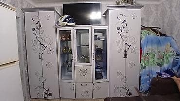 Стенка) из 5 модулей в светлом оттенке с декоративным растительным