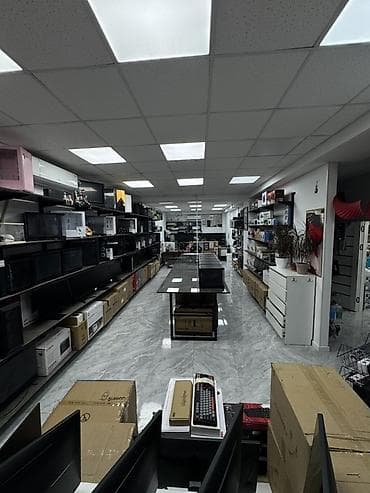 Магазин, В жилом доме, 120 м² С ремонтом — 2