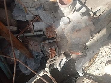 Двигатель BMW, рядный 4-цилиндровый (крышка клапанов с логотипом BMW)