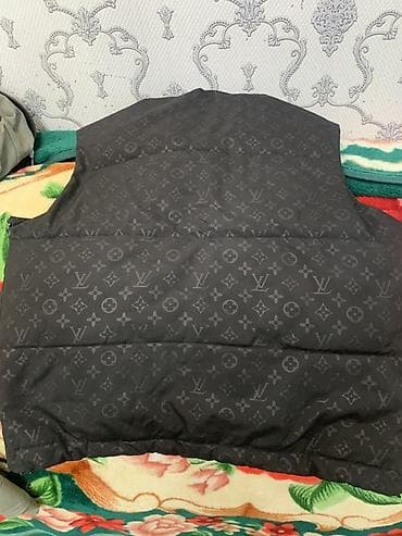 Жилет Louis Vuitton, черный, с монограммным принтом Monogram по всей