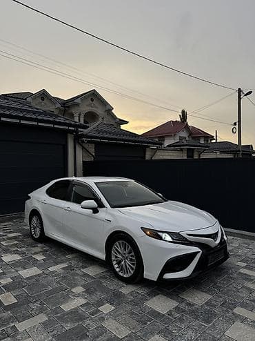 жели: Toyota Camry: 2021 г., 2.5 л, Автомат, Гибрид, Седан — 3
