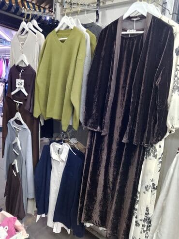 парикмахерские оборудование: Сдаю Магазин, В жилом доме, 20 м² Действующий, Частично с оборудованием, С ремонтом, Электричество — 3